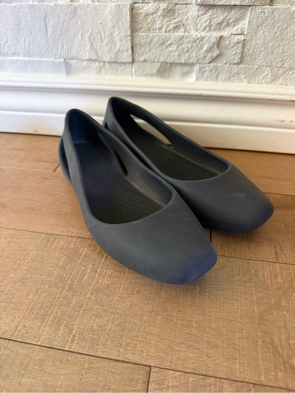 CROCS Women's Black Flats - Size 7W